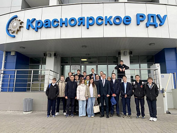 В Красноярском РДУ школьникам показали путь в профессию энергетика